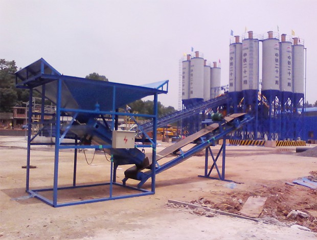 中鐵二十一局黔張?？蛯Ｏ词瘷C工作現場